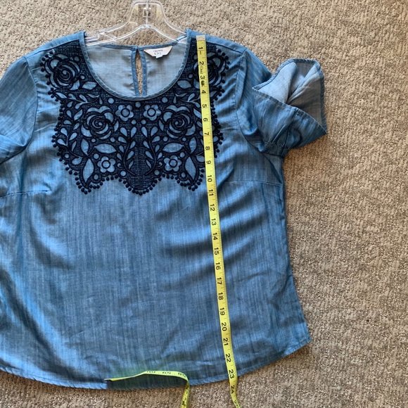 2/$25 Crown & Ivy Chambray Embroidered Top - Size Small - Picture 6 of 7